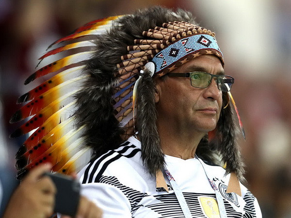 Khuôn mặt lo lắng của một cổ động viên Đức (Nguồn Dfb.de)