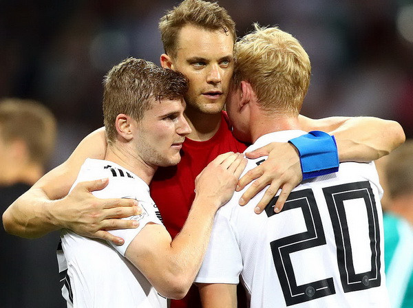 Đội trưởng Neuer và hai tân binh sau trận đấu (Nguồn: Dfb.de)