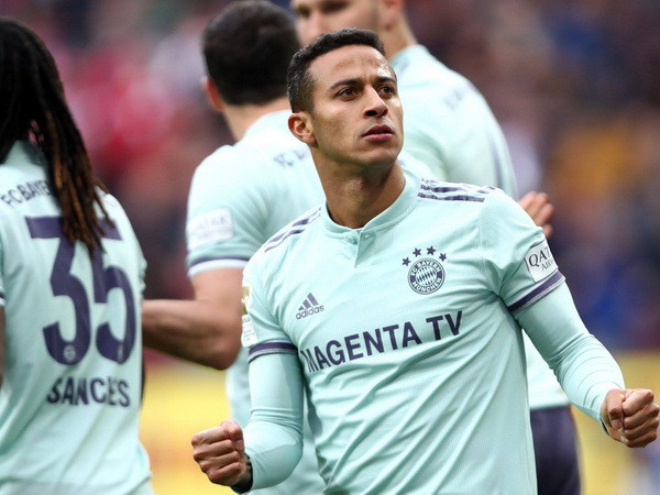 Bàn thắng đầu tiên của Thiago đã không được tính bởi công nghệ Var xác định một cầu thủ Bayern đã mắc lỗi trước đó (Ảnh: Nguồn Fcb.de)