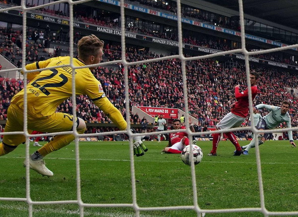 Bàn thắng mở tỷ số của Leon Goretzka (Ảnh: Nguồn Fcb.de)