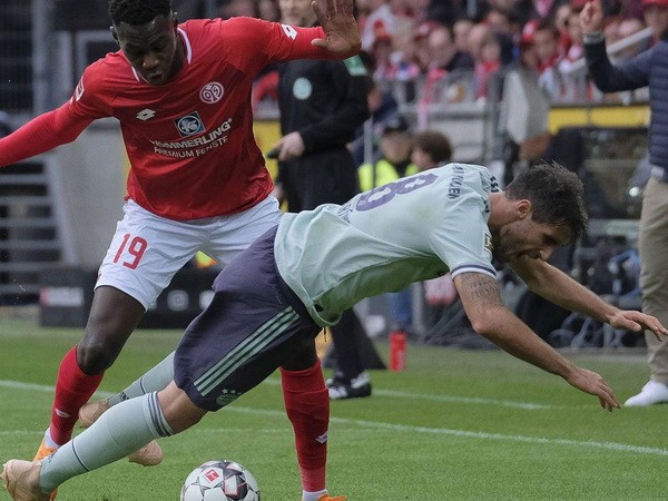 Maitinez có một trận đấu khá vất vả (Ảnh: Nguồn Fcb.de)