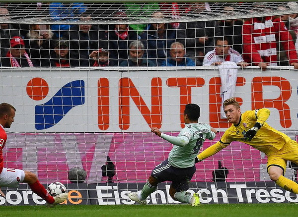 Thiago cuối cùng cũng đã ghi bàn thắng ấn định tỷ số 1-2 cho Bayern (Ảnh: Nguồn Fcb.de)