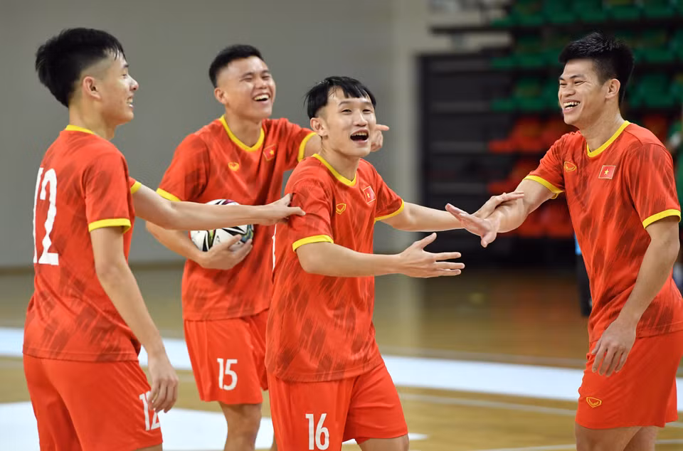 Bởi vậy, sau thất bại, không khí tập luyện của đội tuyển futsal Việt Nam vẫn thoải mái. (Ảnh: VFF)