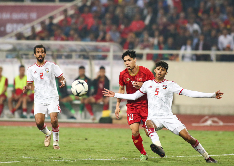 Tuy nhiên, các đường bóng của tiền đạo số 10 tuyển Việt Nam không mang lại nhiều hiệu quả khi xung quanh không có đồng đội hỗ trợ tấn công. (Ảnh: Nguyên An/Vietnam+)