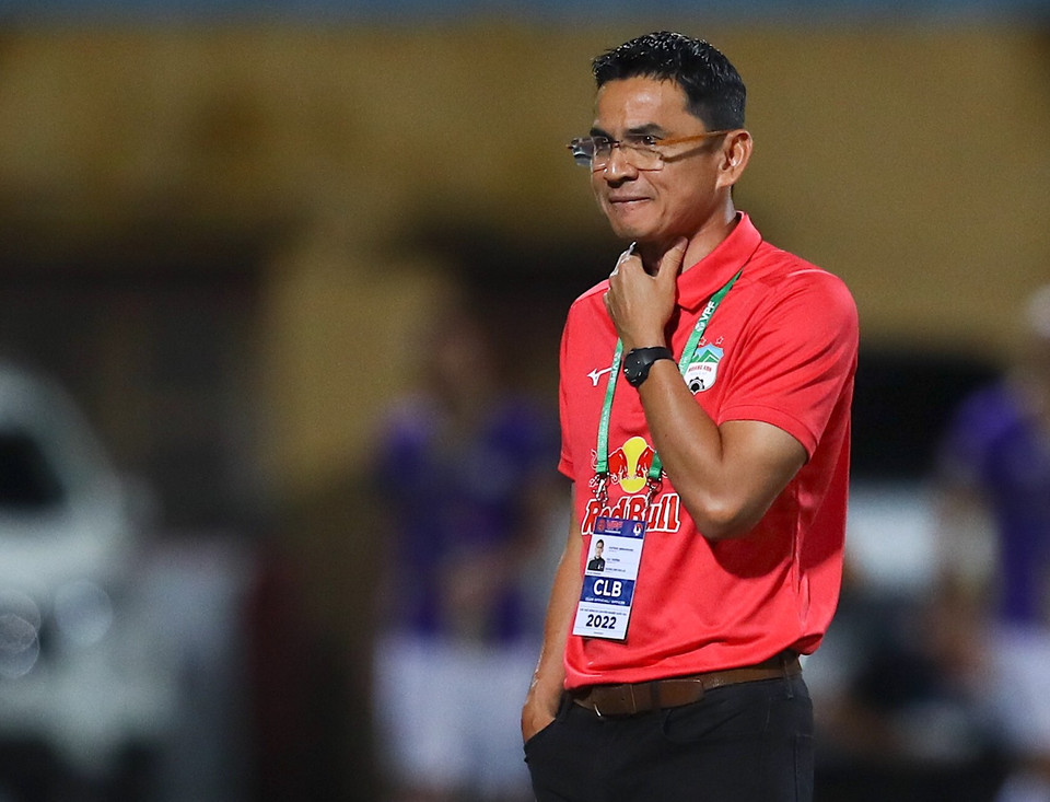 Thất bại đẩy Hoàng Anh Gia Lai xuống vị trí thứ ba, kém Hà Nội FC đến 7 điểm. Hơn mười năm qua, đội bóng phố núi vẫn chưa thể tìm thấy chiến thắng trên sân Hàng Đẫy của Hà Nội FC. (Ảnh: PV/Vietnam+)