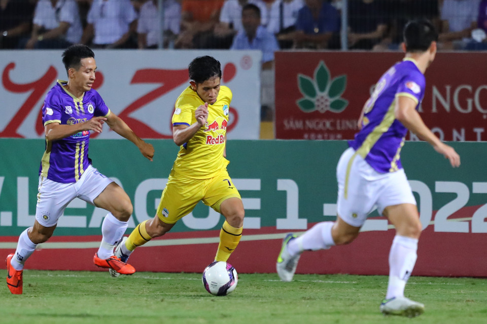 Đúng với kỳ vọng, cả Hà Nội FC và Hoàng Anh Gia Lai đều thể hiện được điểm tốt nhất để tạo nên các pha bóng đẹp mắt và nguy hiểm. (Ảnh: PV/Vietnam+)