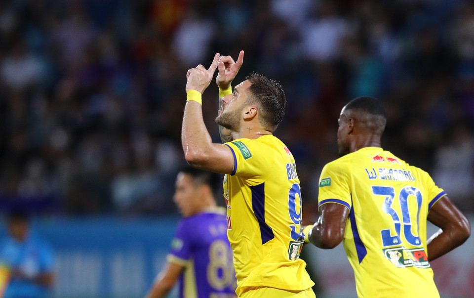 Những nỗ lực của Hoàng Anh Gia Lai chỉ đem lại bàn thắng rút ngắn tỷ số xuống 1-2 ở phút 61 nhờ cú đánh đầu hiểm hóc của ngoại binh Bruno Henrique. (Ảnh: PV/Vietnam+)