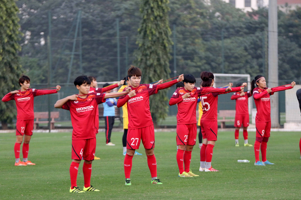 Hướng tới mục tiêu mới, huấn luyện viên Mai Đức Chung đang trẻ hoá đội hình tuyển nữ Việt Nam bằng việc chia tay nhiều trụ cột đã nhiều tuổi trong khi bổ sung nhiều nhân tốc trẻ triển vọng. (Ảnh: VFF)