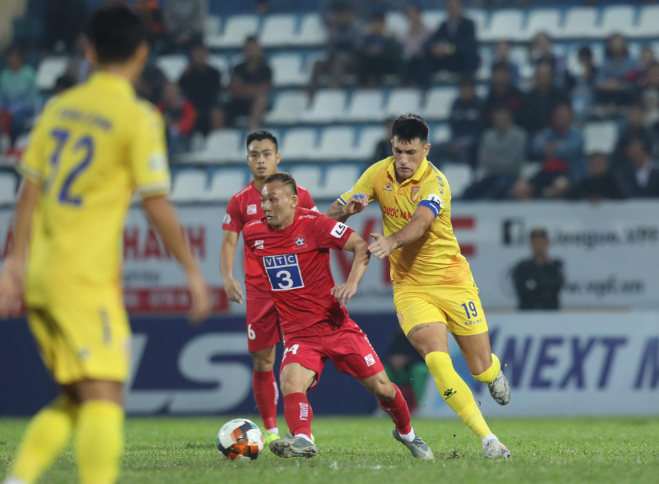 Hải Phòng đối đầu Nam Định ở vòng 4 giai đoạn hai V-League 2020 được coi là chung kết ngược khi đội nào giành chiến thắng sẽ chắc chắn trụ hạng ở mùa giải này. (Ảnh: Hiển Nguyễn/Vietnam+)