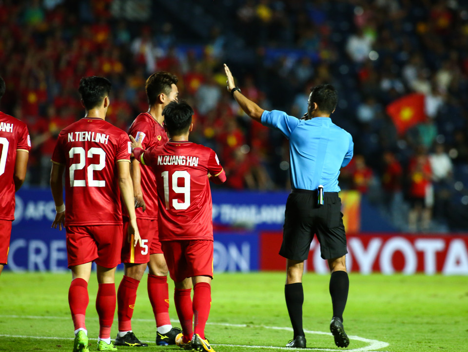 Quang Hải còn thể hiện tố chất thủ lĩnh, nhiều lần động viên cũng như kêu gọi toàn đội bình tĩnh trong các tình huống bóng quan trọng. (Ảnh: Nguyên An/Vietnam+)