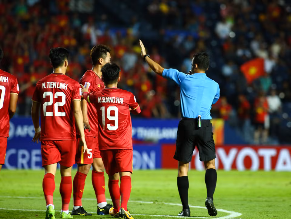 Quang Hải còn thể hiện tố chất thủ lĩnh, nhiều lần động viên cũng như kêu gọi toàn đội bình tĩnh trong các tình huống bóng quan trọng. (Ảnh: Nguyên An/Vietnam+)