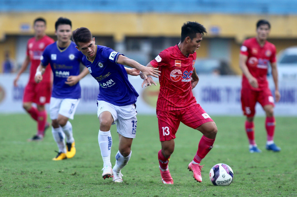 Hiện Hà Nội FC đứng thứ thứ 7 với 16 điểm, kém tốp 6 chỉ 1 điểm. Nếu chơi tốt ở vòng đấu cuối giai đoạn một vào ngày 7/5 tới, đội bóng này có cơ hội trở lại trong cuộc đua vô địch. (Ảnh: PV/Vietnam+)