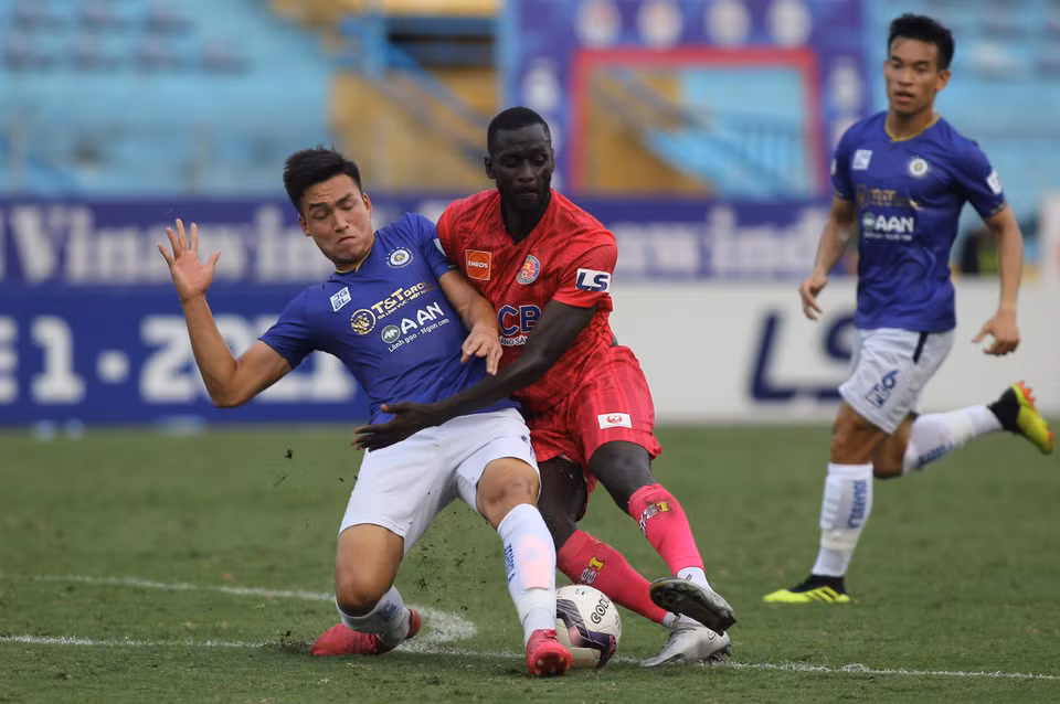 Trước Sài Gòn FC, Hà Nội FC chơi lấn lướt ngay sau tiếng còi khai trận với quyết tâm giành ba điểm khi đã phải liên tiếp nhận thất bại ở hai vòng đấu gần nhất. (Ảnh: PV/Vietnam+)