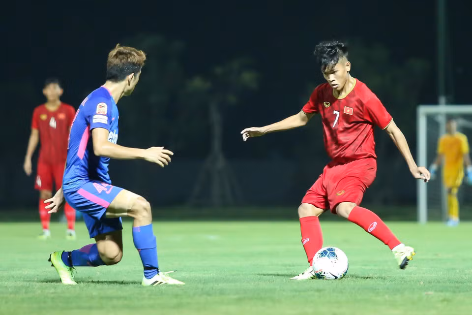 Phía đối diện, ra sân với đội hình không quá kém cỏi nhưng Kitchee không có sự áp đảo cần thiết về mặt lối chơi lên tuyển U22 Việt Nam cũng như bế tắc trong tấn công. (Ảnh: Nguyên An/Vietnam+)