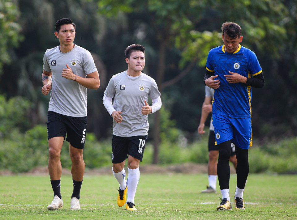 Chiều 25/11, Hà Nội FC quay trở lại tập luyện nhằm chuẩn bị cho mùa giải mới 2021 sau quãng nghỉ dài từ khi V-League 2020 khép lại. (Ảnh: Hiển Nguyễn/Vietnam+) 