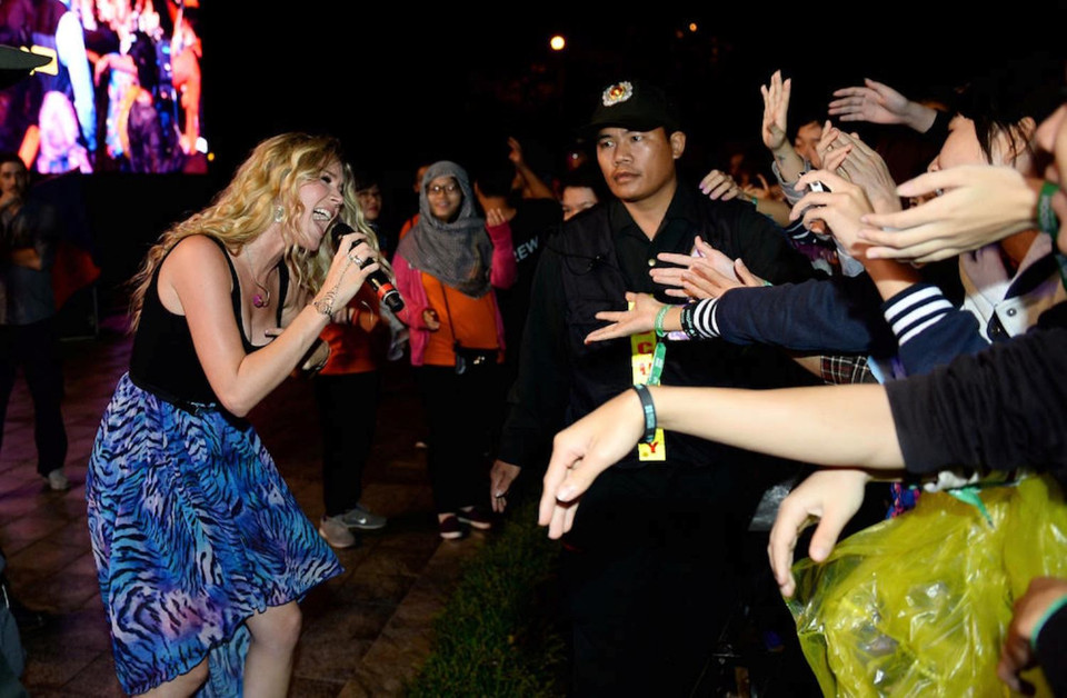 Monsoon cho khán giả trải nghiệm âm nhạc, và cơ hội chạm tay tới thần tượng ngoài biên giới. (Ảnh: BTC)