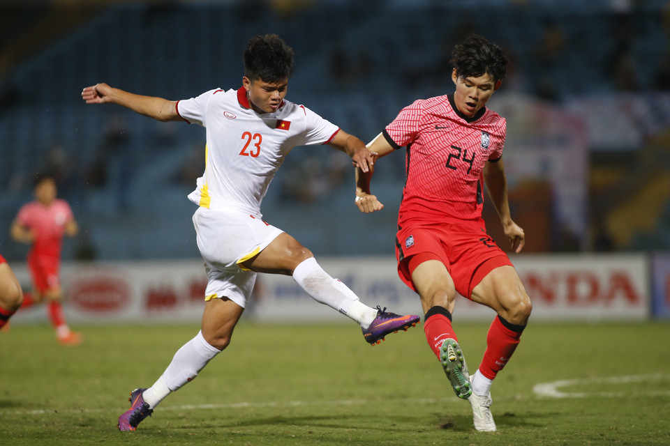 Trong khi đó, U20 Hàn Quốc cũng không thể tận dụng cơ hội, trong đó có một lần bị cột dọc từ chối bàn thắng.
