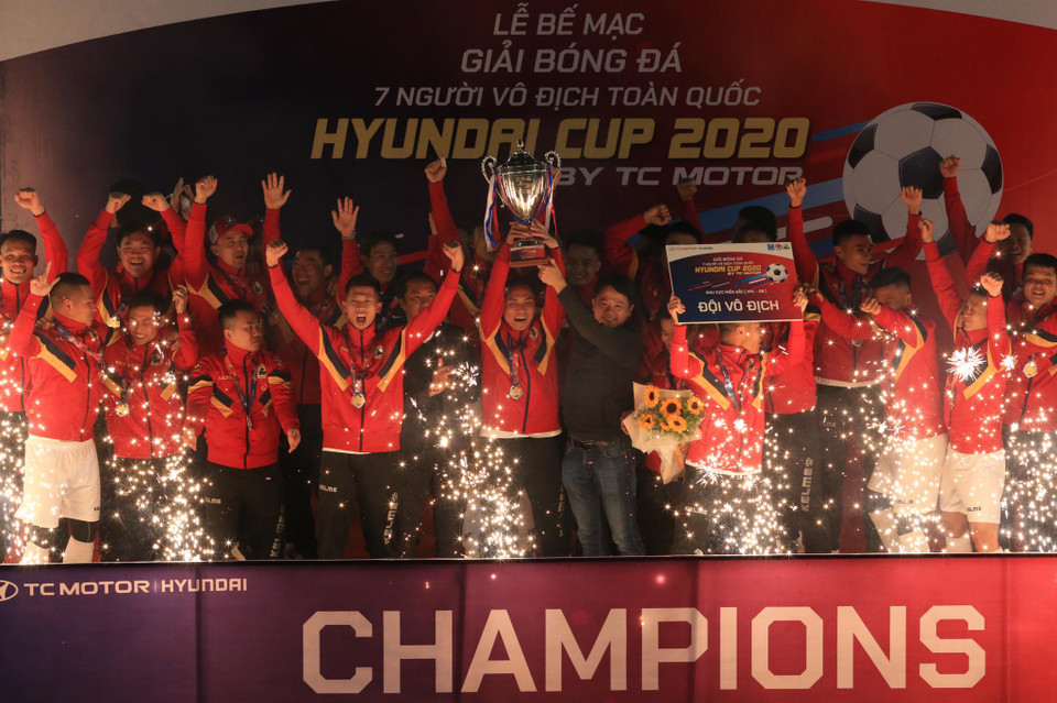 FC Du Lịch xứng đáng giành chức vô địch sau màn trình diễn xuất sắc ở mùa giải này. (Ảnh: CTV/Vietnam+)