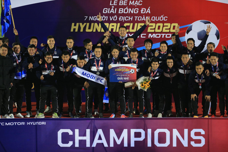 Trong khi đó, FC Mobi đành ngậm ngùi giành Á quân HPL-S8 trong lần đầu tham dự dù chơi hay, đánh bại đối thủ mạnh DTS ở vòng cuối. (Ảnh: CTV/Vietnam+)