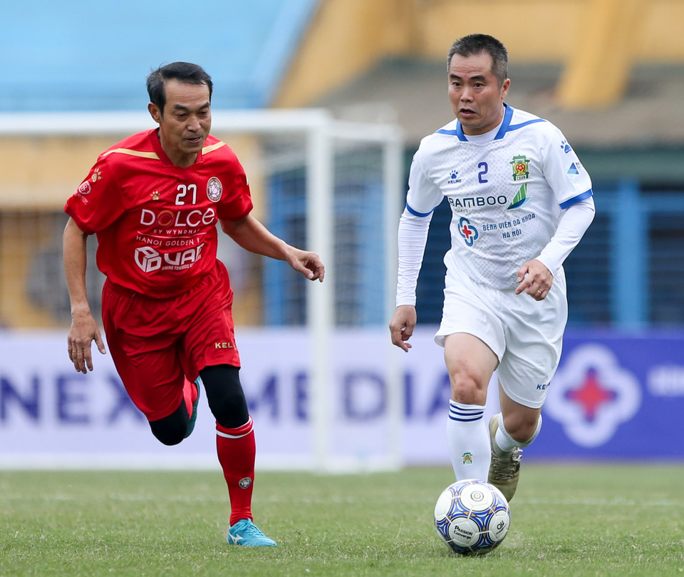 Chiều 20/12, trận đấu hấp dẫn nhất bóng đá Việt Nam một thời giữa Thể Công với Công An Hà Nội được nhiều danh thủ tái hiện lại trên sân Hàng Đẫy. (Ảnh: Trung Hiếu/Vietnam+) 