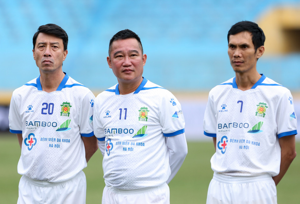 Trong khi đó, Công An Hà Nội với đội hình quen thuộc năm nào cùng Vũ Minh Hiếu, Hoàng Trung Phong, Lưu Thanh Châu, Mai Tiến Dũng, Nguyễn Tuấn Thành, Lã Xuân Thắng… (Ảnh: Trung Hiếu/Vietnam+)