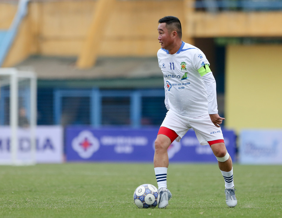 Người hâm mộ lại được chiêm ngưỡng những pha xử lý khéo léo ngày nào của Vũ Minh Hiếu bên phía Công An Hà Nội. (Ảnh: Trung Hiếu/Vietnam+)