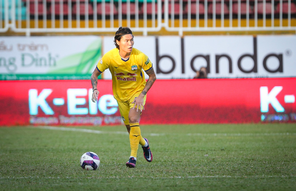 Tuy vậy, một lần nữa Hoàng Anh Gia Lai không thể bảo toàn lợi thế. Những nỗ lực không ngừng nghỉ giúp Viettel gỡ hòa 2-2 ở phút 83. Ở giai đoạn cuối trận đấu, hàng thủ của đội chủ nhà đã chơi thiếu tập trung và để lộ khoảng trống. (Ảnh: PV/Vietnam+)