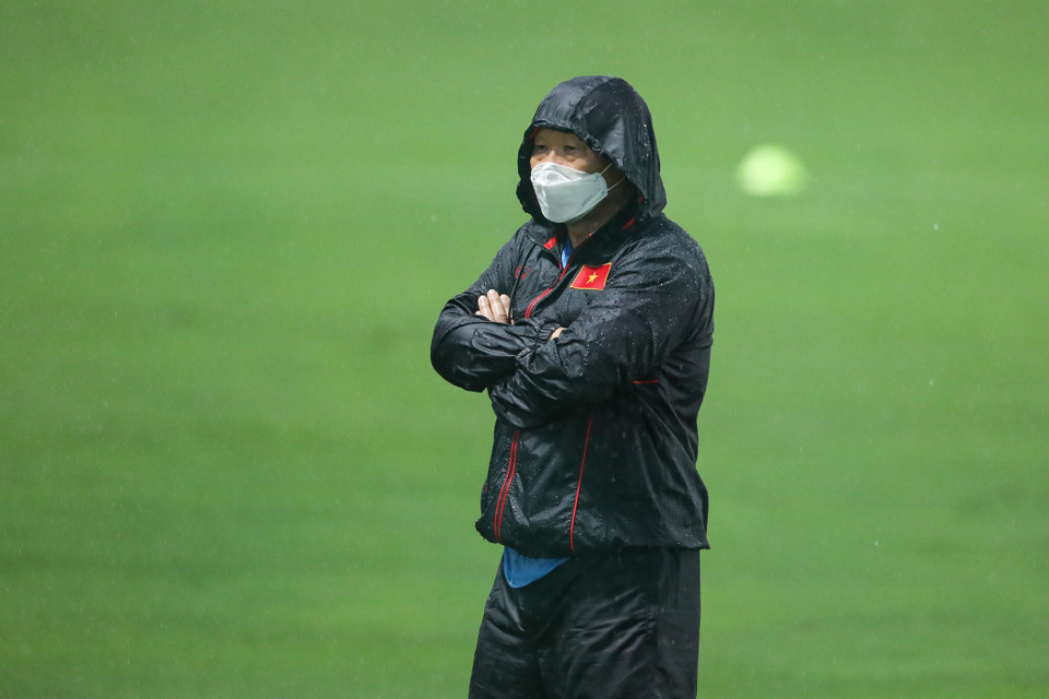 Ông Park chia sẻ rằng bản thân có những suy nghĩ riêng về chuyện giảm lương và nếu có bất cứ sự thay đổi nào về lương thì ông và VFF phải ký lại hợp đồng. (Ảnh: Phúc Tá/Vietnam+)