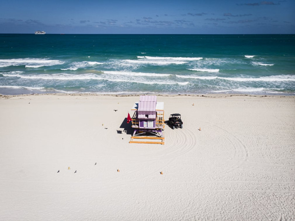 Thành phố biển Miami vốn nhộn nhịp quanh năm vì các lễ hội, nay cũng trở nên hiu quạnh. (Ảnh: Getty)