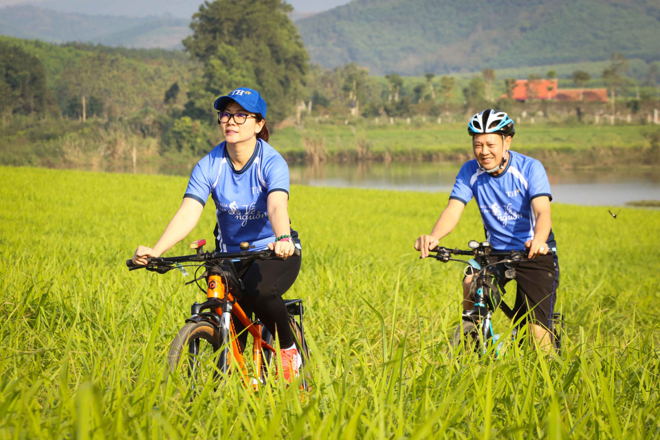 Là một trong những nơi làm việc tốt nhất châu Á, nhân viên Tập đoàn TH được chăm sóc cả thể chất, tinh thần từ những chi tiết nhỏ: Cùng nhau tập thể dục giữa giờ, cùng gắn kết hàng ngày qua Happy Hour, các bữa ăn dinh dưỡng, chương trình detox đầu tuần, chương trình tư vấn bỏ và giảm hút thuốc lá, chương trình sống xanh, tham gia các hoạt động thể thao, phong trào đầy hứng khởi, tham gia các chuyến đi gắn kết đội ngũ, hoạt động thiện nguyện vì cộng đồng. (Ảnh: PV/Vietnam+) 