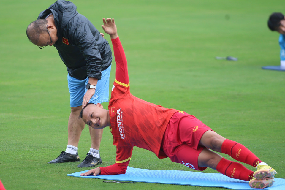 Ông Park cũng chủ động tạo không khí thoải mái với số lượng ít cầu thủ tại tuyển Việt Nam. (Ảnh: Hiển Nguyễn/Vietnam+)