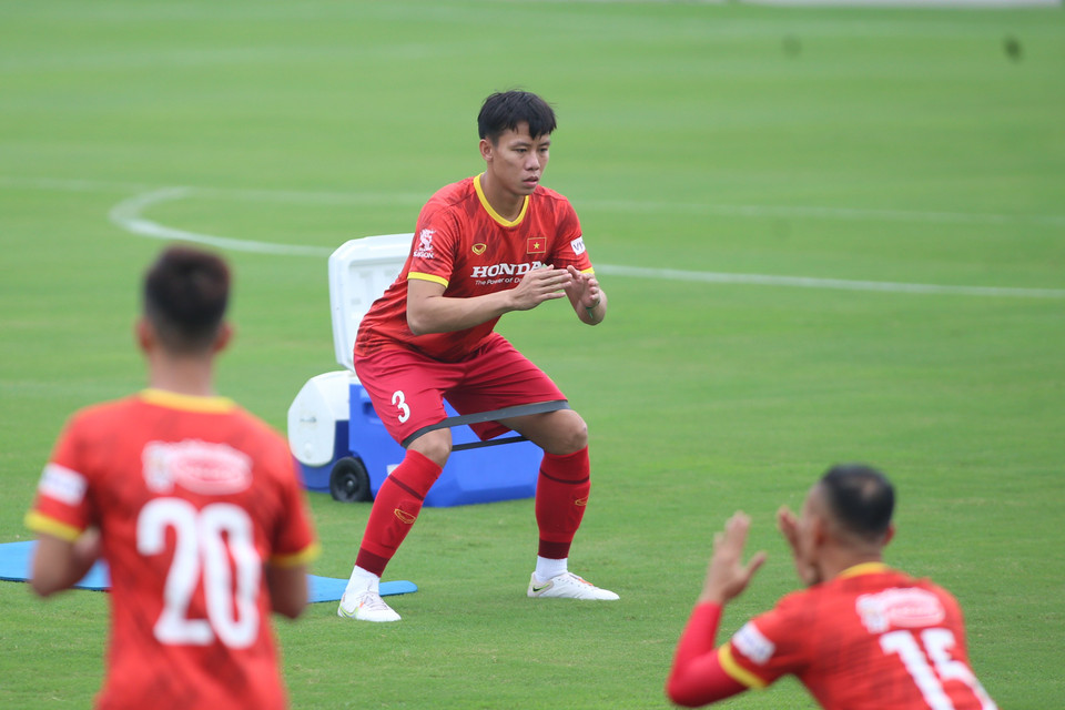 Dẫu vậy, điều này không làm cản trở đến kế hoạch của đội tuyển Việt Nam. Số ít tuyển thủ vẫn ra sân tập với tinh thần thoải mái. (Ảnh: Hiển Nguyễn/Vietnam+)