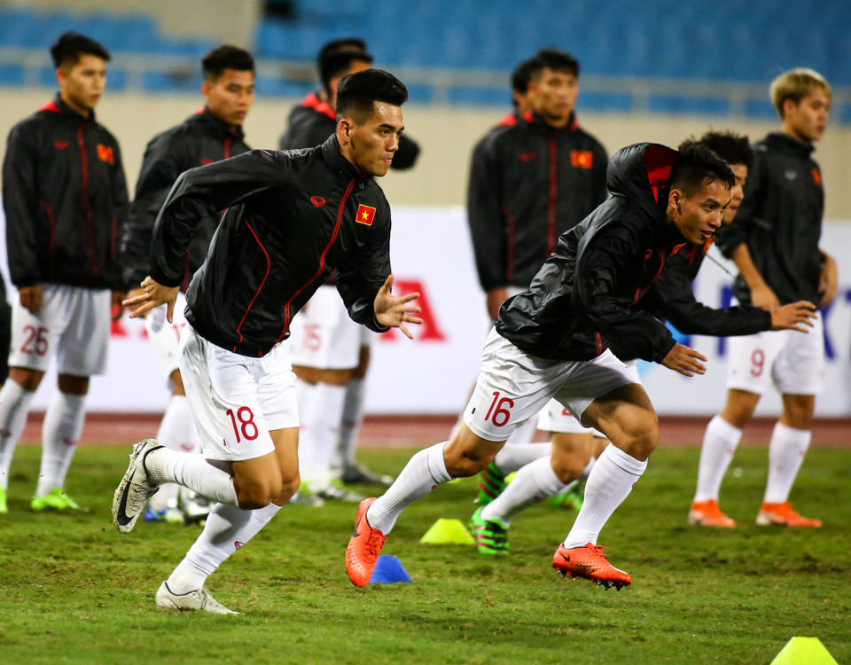 Tiền đạo Tiến Linh cũng nghiêm túc thực hiện các bài tập. Cầu thủ này nhiều khả năng sẽ tiếp tục được đá chính trước Thái Lan ở trận tới khi đang có phong độ cao. (Ảnh: Nguyên An/Vietnam+)