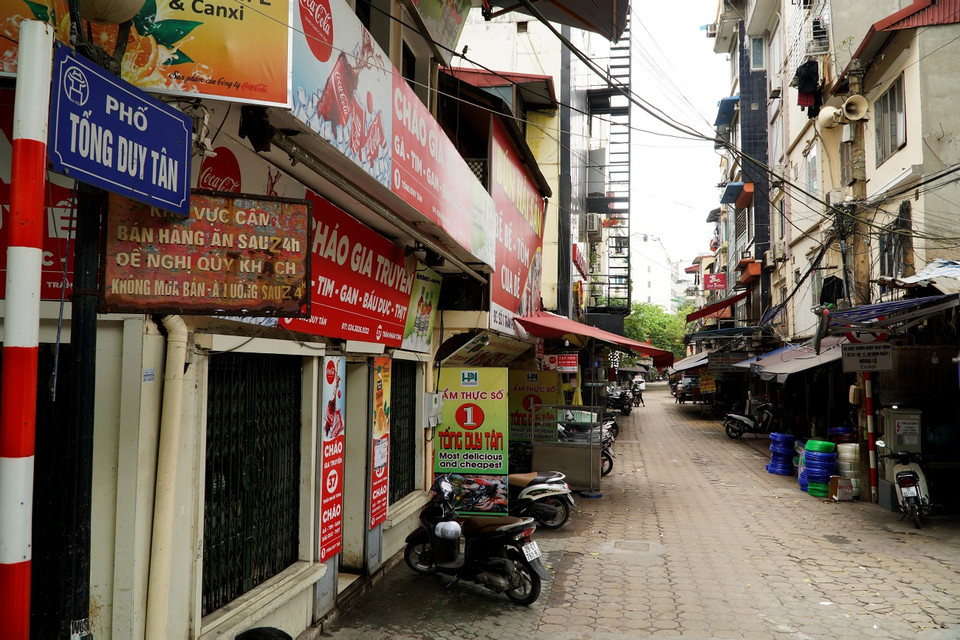 Phố ẩm thực Tống Duy Tân (Hoàn Kiếm, Hà Nội) cũng trong tình trạng tương tự. (Ảnh: Minh Hiếu/Vietnam+)