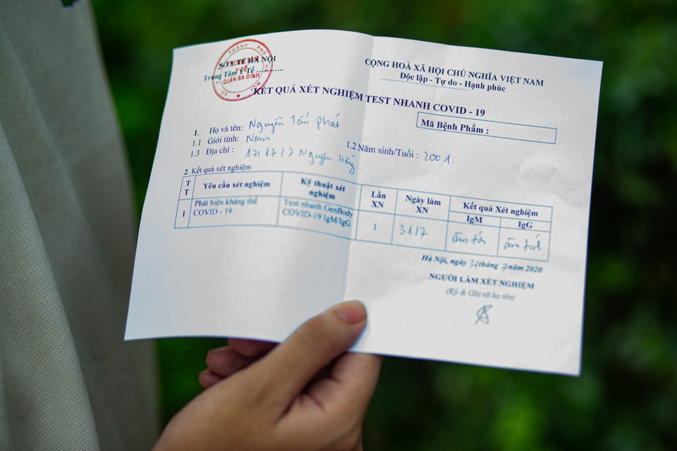 Những người có kết quả âm tính sẽ trở về nhà và tiếp tục cách ly 14 ngày. Các trường hợp có kết quả dương tính sẽ được lấy mẫu ngoáy họng ngay lập tức để gửi lên Trung tâm Kiểm soát bệnh tật (CDC) để xét nghiệm. Nếu kết quả dương tính, công dân sẽ lập tức được chuyển về nơi cách ly tập trung.