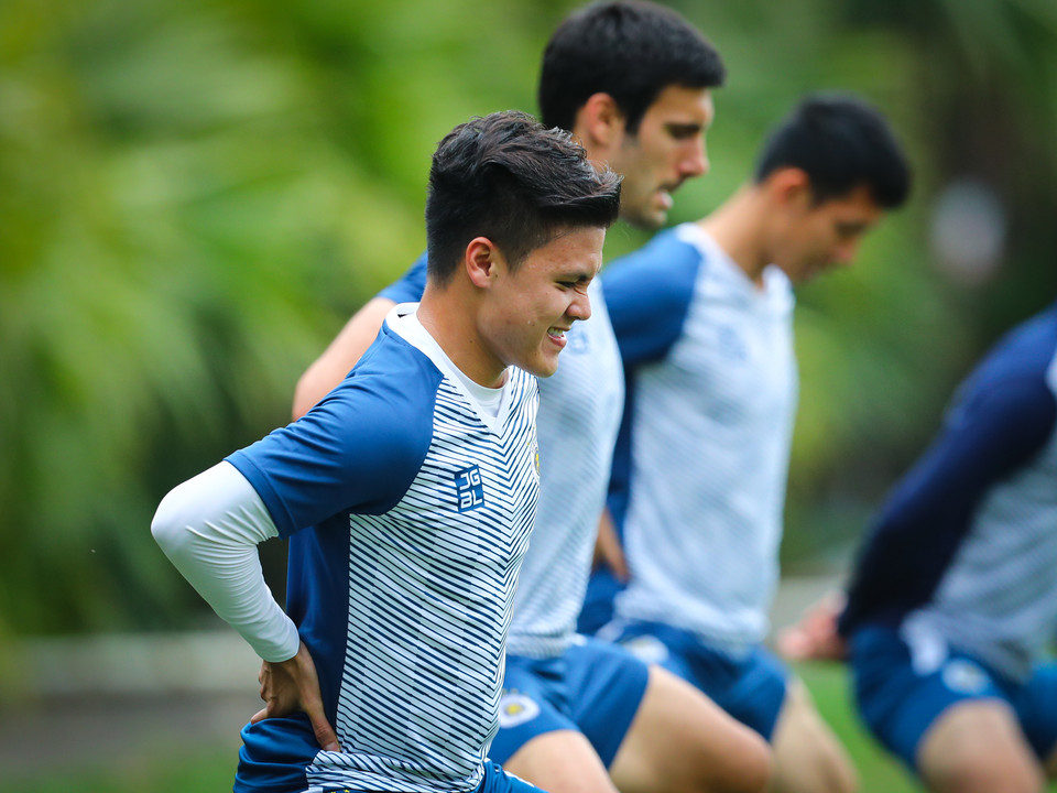 Tại buổi tập vừa diễn ra, Quang Hải không thể hiện sự vui vẻ như trước đây, nhưng giữ vững thái độ tập luyện nghiêm túc và chuyên nghiệp. (Ảnh: PV/Vietnam+)