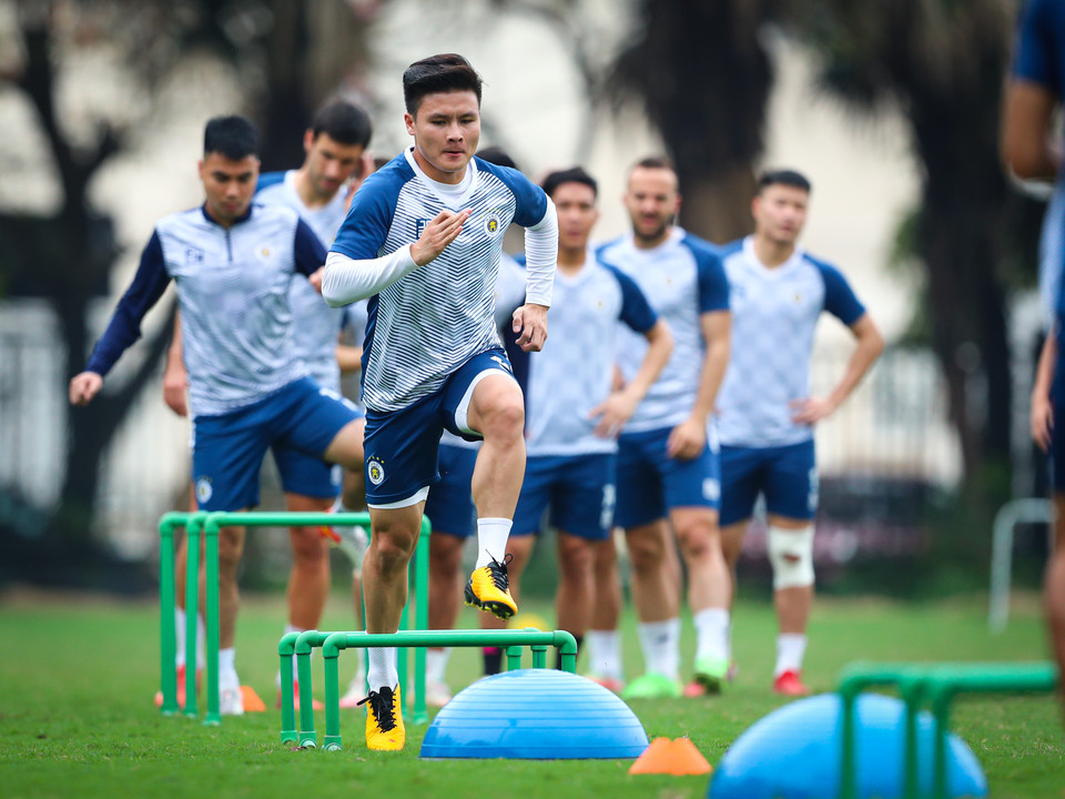 Tiền vệ Quang Hải tham gia buổi tập chiều 14/3 cùng đội bóng chủ quản Hà Nội FC sau khi không ra sân thi đấu ở trận gặp Câu lạc bộ Thành phố Hồ Chí Minh cách đây hai ngày vì lý do chấn thương. (Ảnh: PV/Vietnam+)