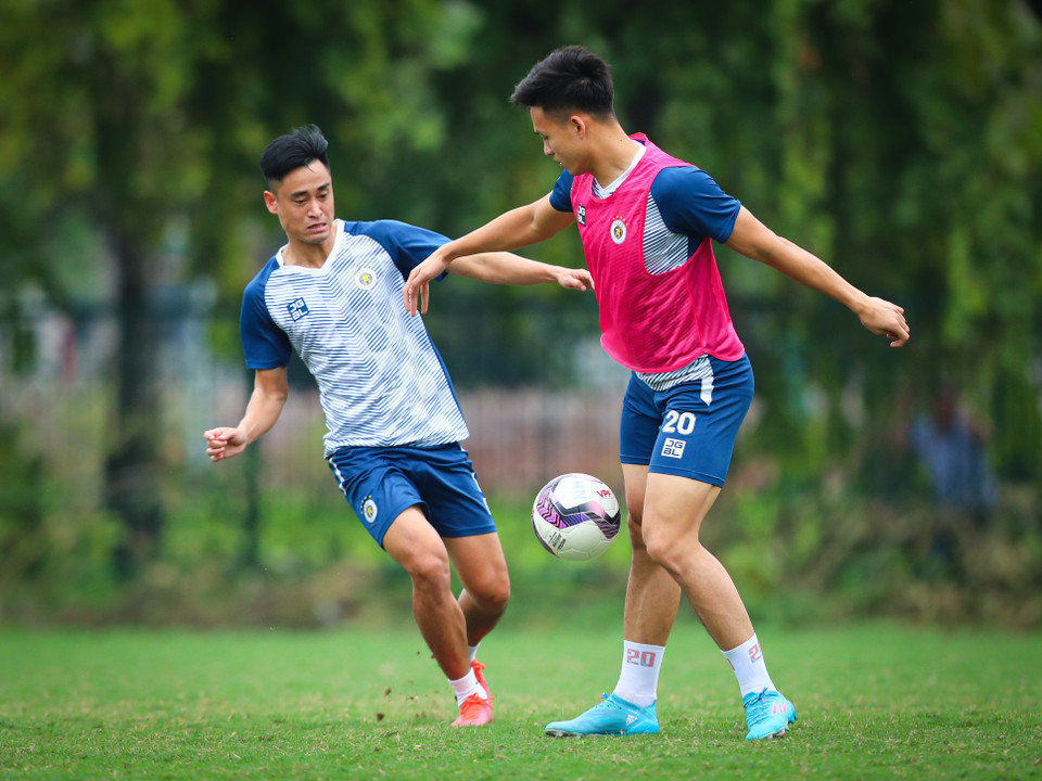 Sau mùa giải 2021 với thành tích bết bát, Hà Nội FC đang nỗ lực gây dựng lại đội hình và cải thiện sức mạnh với hàng loạt sự thay đổi nhân sự ở danh sách cầu thủ và ban huấn luyện. (Ảnh: PV/Vietnam+)