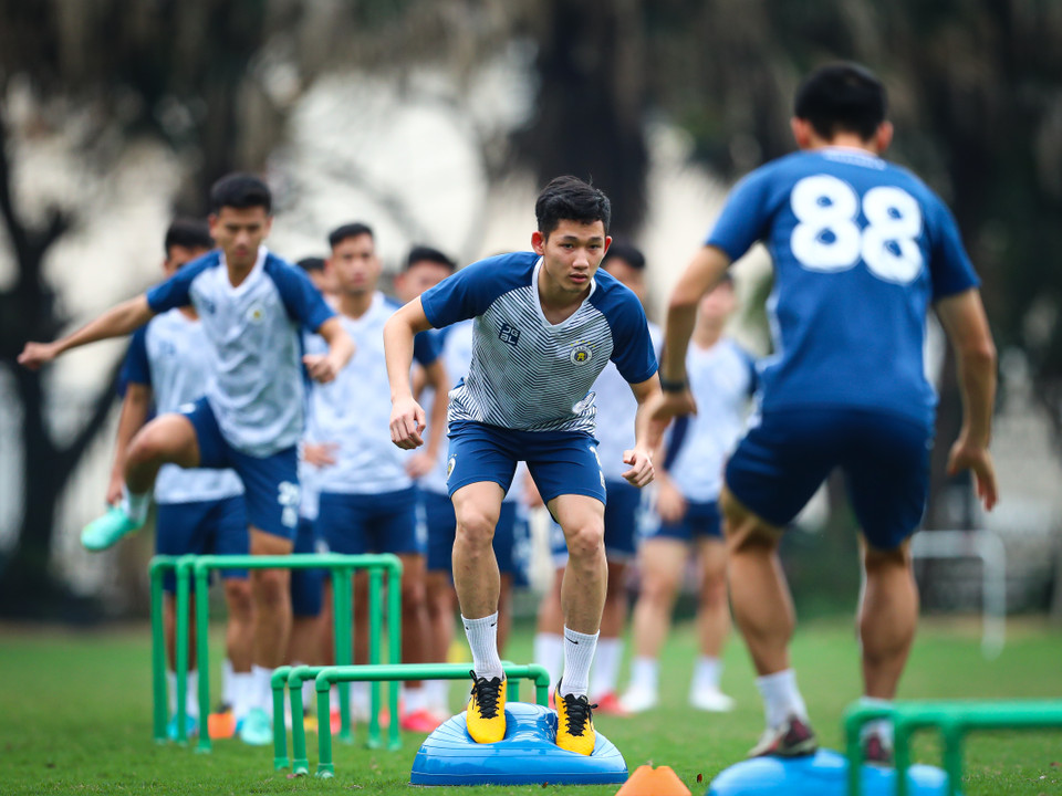 Trong khi đó, hàng tiền vệ gồm Trương Văn Thái Quý, Đức Huy, Hai Long và Vũ Minh Tuấn không tạo ra được cơ hội nguy hiểm đáng kể như Quang Hải. (Ảnh: PV/Vietnam+)