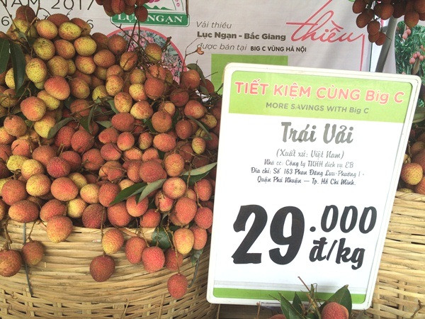 Sản phẩm vải đầu mùa của Bắc Giang có quả to,đều và được bán với giá ưu đãi tại Tuần lễ vải thiều năm nay. (Ảnh: Thanh Tâm/Vietnam+)