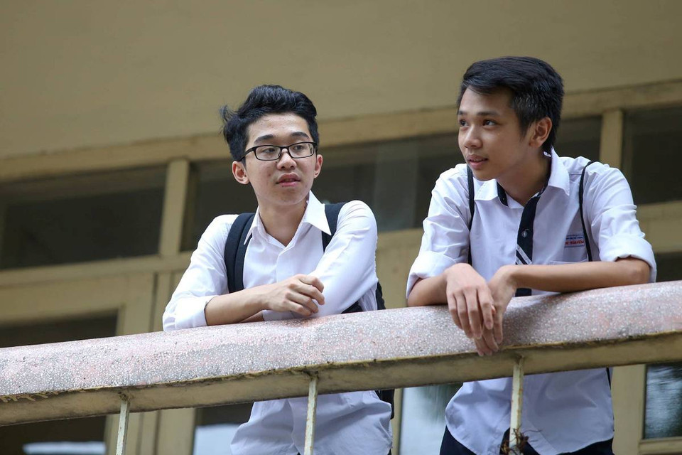 Thí sinh làm thủ tục tham dự kỳ thi Trung học Phổ thông Quốc gia. (Ảnh: Minh Sơn/Vietnam+)