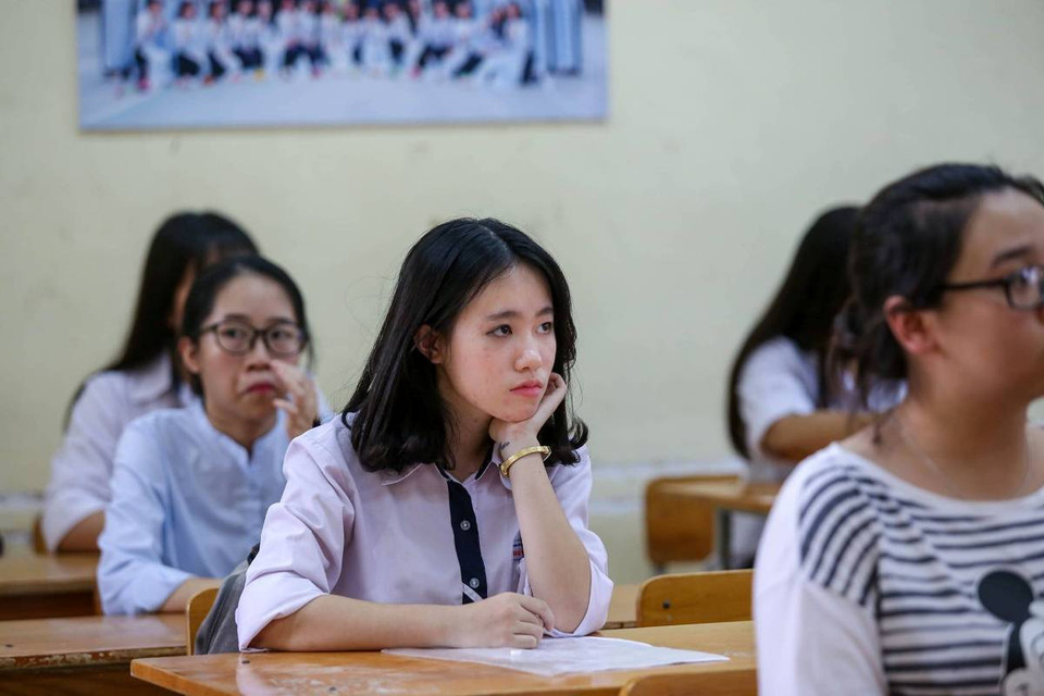 Các thí sinh tại điểm thi trưởng Trung học Phổ thông Việt Đức. (Ảnh: Minh Sơn/Vietnam+)
