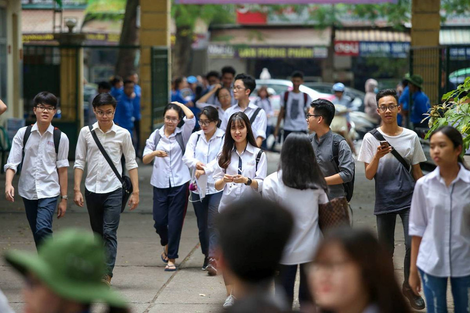 Thí sinh trong ngày đầu làm thủ tục tại Trường Trung học Phổ thông Việt Đức. (Ảnh: Minh Sơn/Vietnam+)