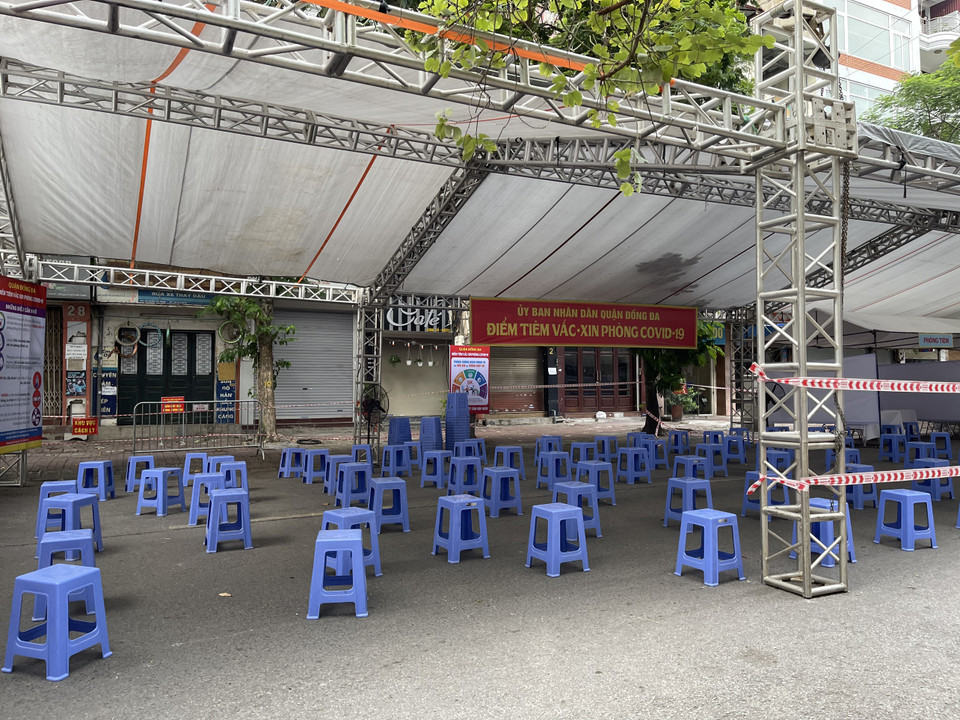 Điểm tiêm chủng được bố trí đúng theo yêu cầu 5K. (Ảnh: QT/Vietnam+)