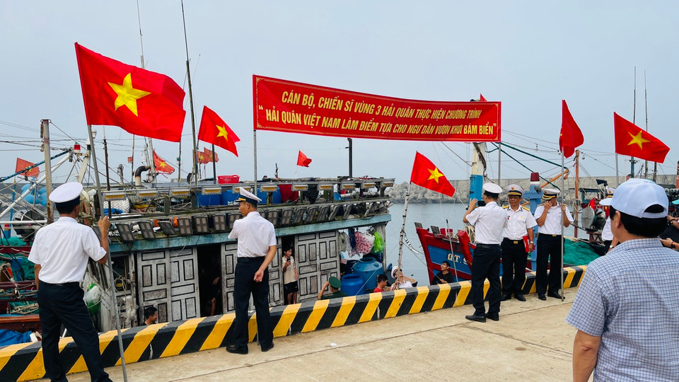 Cồn Cỏ là huyện đảo tiền tiêu có vị trí vô cùng quan trọng đối với nhiệm vụ bảo vệ an toàn lãnh hải cũng như bảo vệ chủ quyền của Tổ quốc. (Ảnh: Vietnam+)
