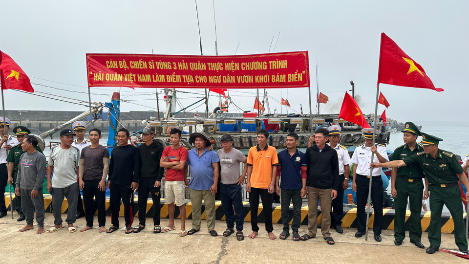 Cồn Cỏ là hòn đảo ven bờ và là huyện đảo cùng tên thuộc tỉnh Quảng Trị, cách đất liền khoảng 15 hải lý, có diện tích khoảng 2,2 km2. (Ảnh: Vietnam+)