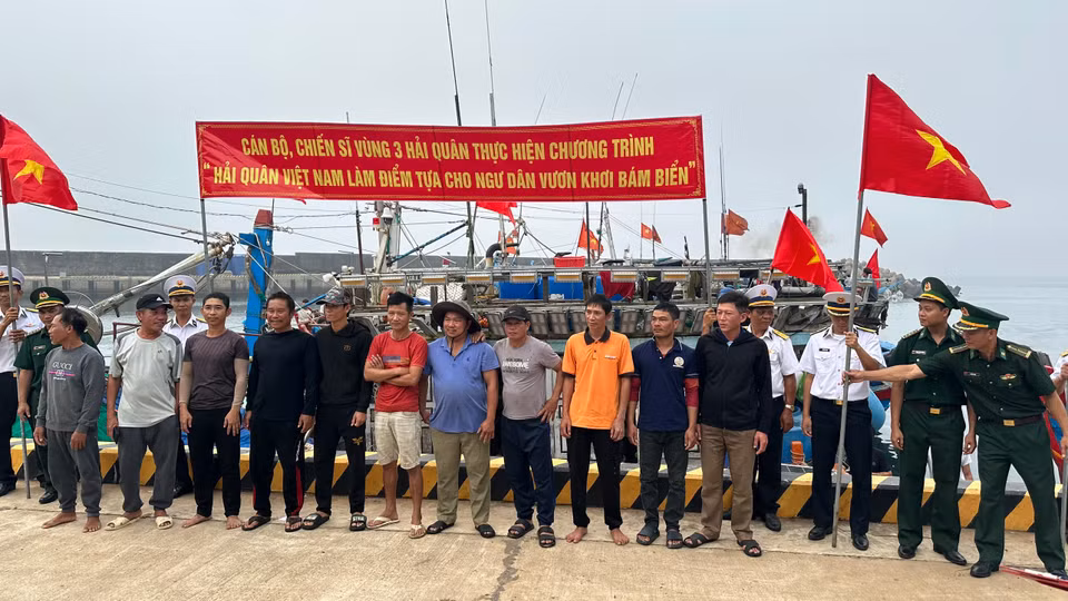 Cồn Cỏ là hòn đảo ven bờ và là huyện đảo cùng tên thuộc tỉnh Quảng Trị, cách đất liền khoảng 15 hải lý, có diện tích khoảng 2,2 km2. (Ảnh: Vietnam+)