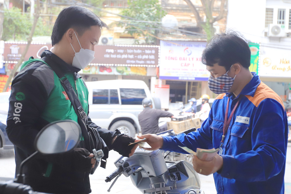 Dự báo giá xăng trong nước có thể tăng lên hơn 30.000 đồng/lít. Nếu đúng như dự báo, đây sẽ là lần tăng thứ 7 liên tiếp của mặt hàng này từ cuối năm 2021. (Ảnh: Hoài Nam/Vietnam+)