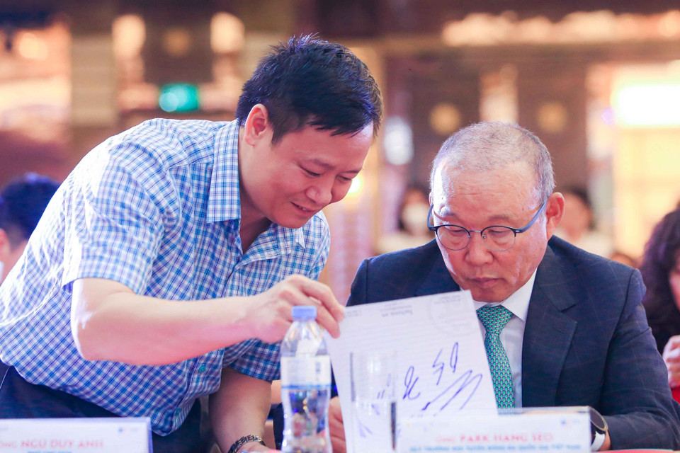 Bởi vậy, sự góp mặt của huấn luyện viên Park Hang-seo tại sự kiện khiến mọi ống kính truyền thông và người hâm mộ đặc biệt quan tâm. (Ảnh: PV/Vietnam+)