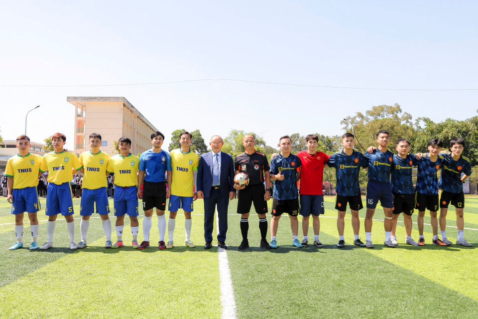 Thời gian qua, ông Park cũng có nhiều hoạt động với bóng đá phong trào mỗi khi không bận tập trung cùng đội tuyển. Ông ấp ủ kế hoạch mở một trung tâm đào tạo bóng đá trẻ tại Việt Nam sau khi không còn dẫn dắt tuyển. (Ảnh: BTC)